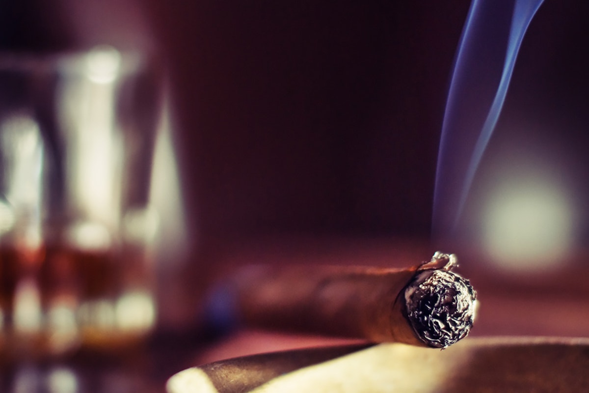 Cigar Whiskey Pairings: Whiskey and a cigar