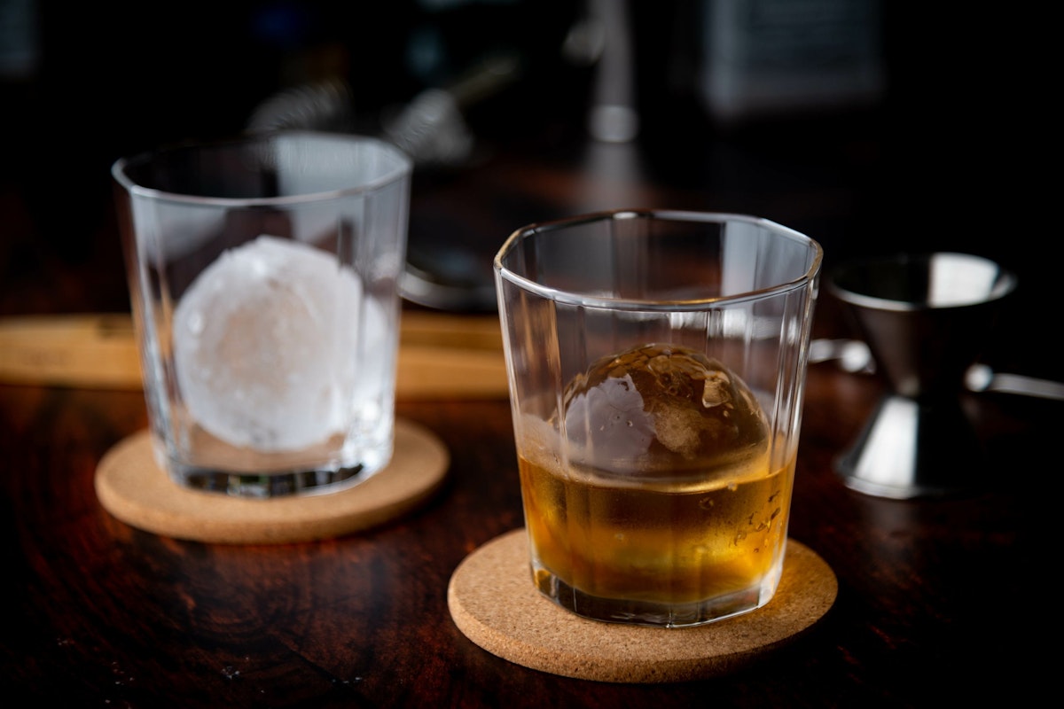 Serving Japanese Whisky: carving ice