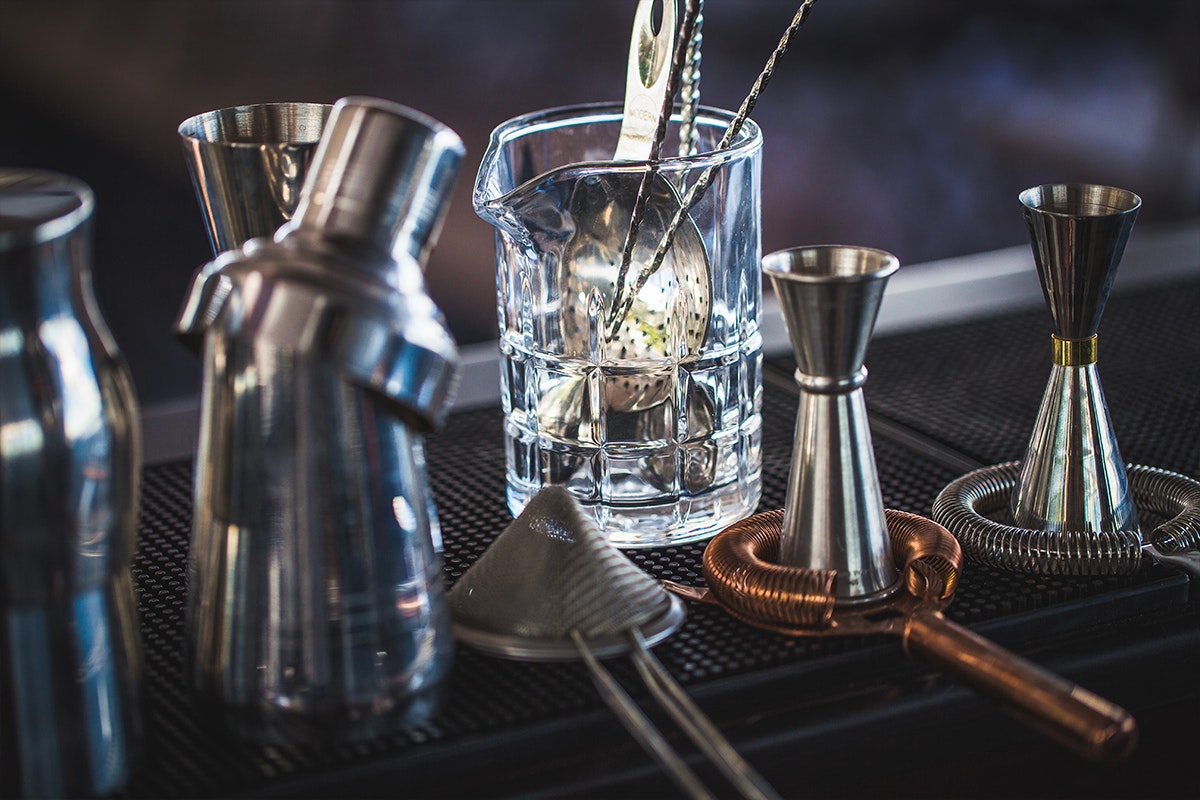 Bar Tools Guide: Cocktail mixing vessels