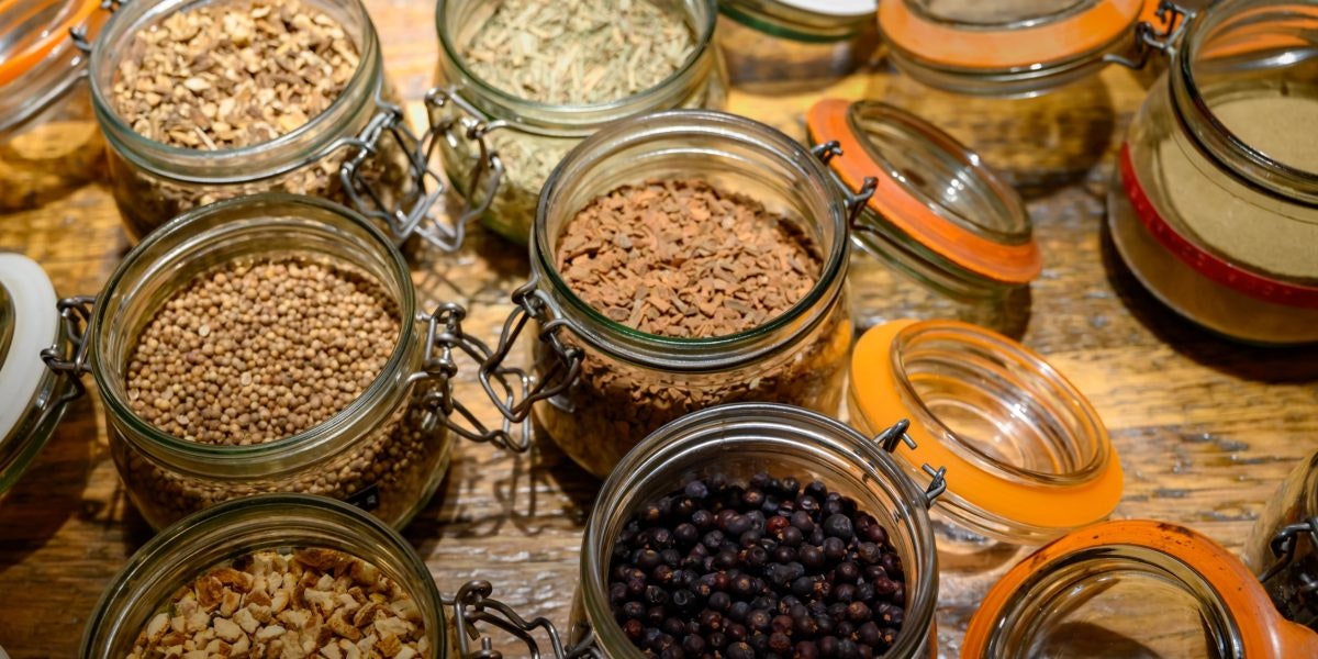 Comparing American Gin to London Dry Gin Distiller